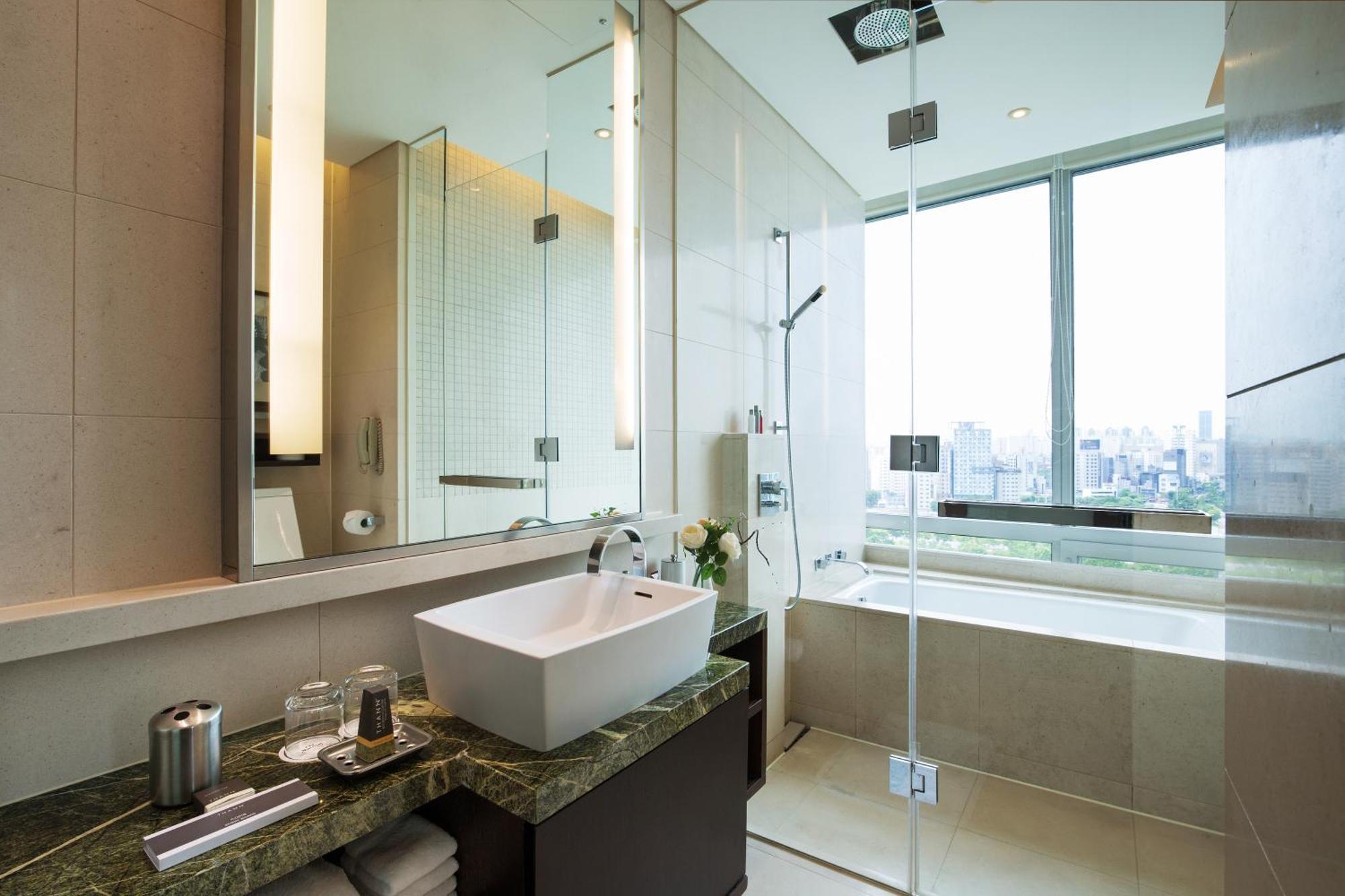 Hotel Marriott Executive 5*
